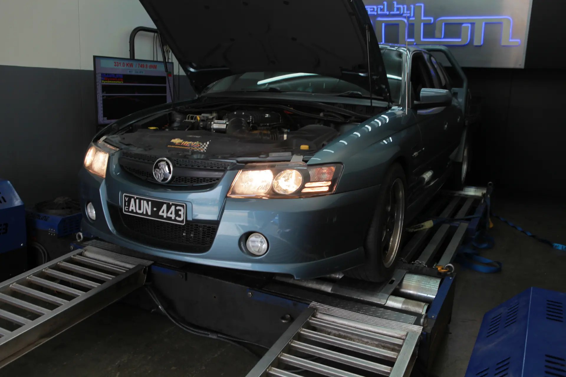 Holden VZ Crewman 6.2 Harrop Supercharger