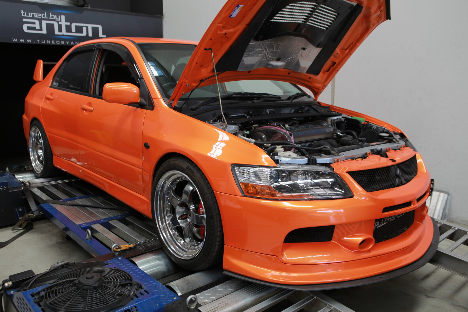 Mitsubishi EVO 9 - 300kw — On the dyno