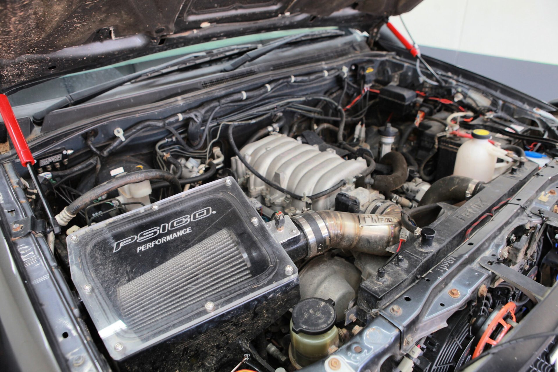 Toyota Hilux 3UZFE swap