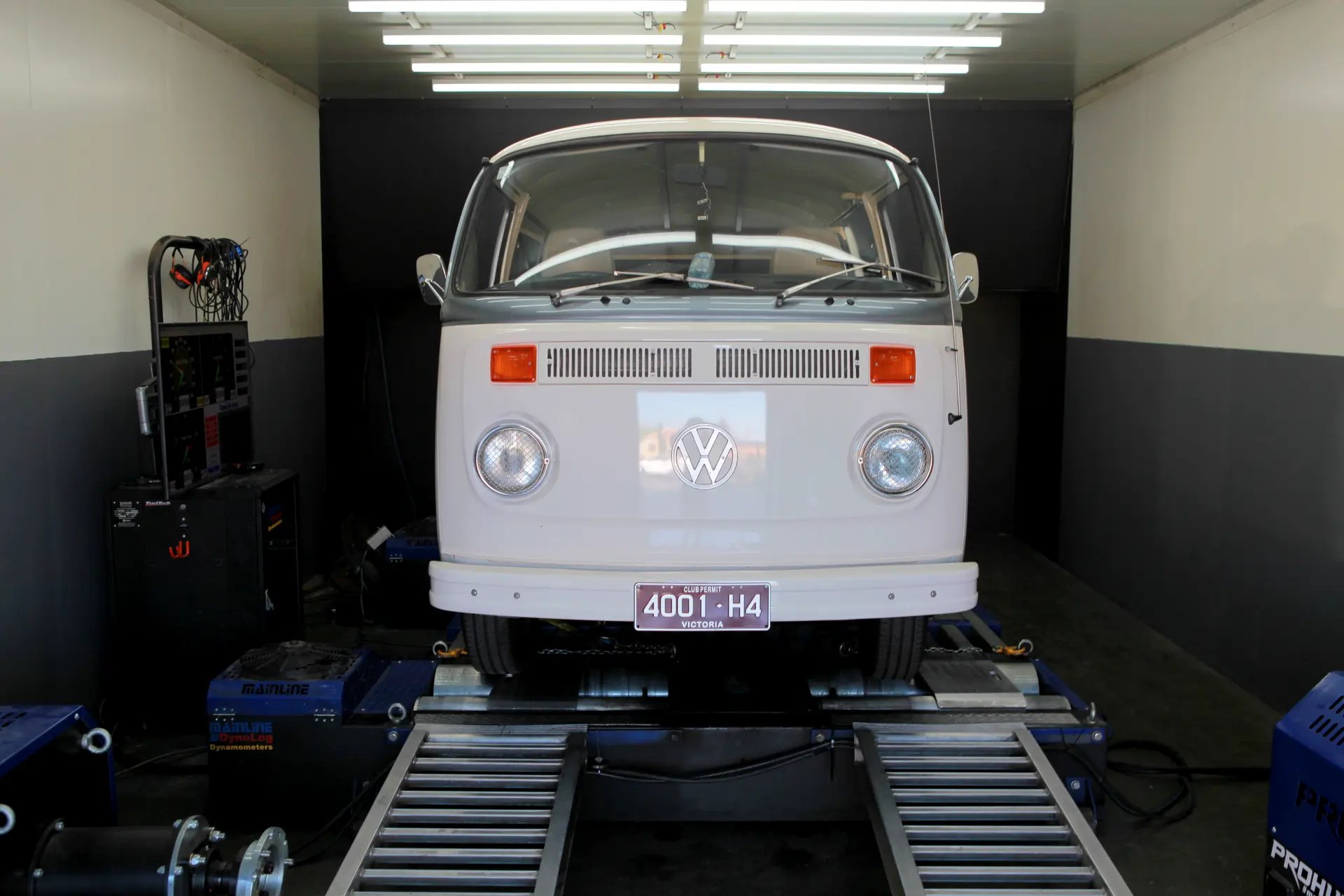 Volkswagen Kombi 1976 T2B — On the dyno