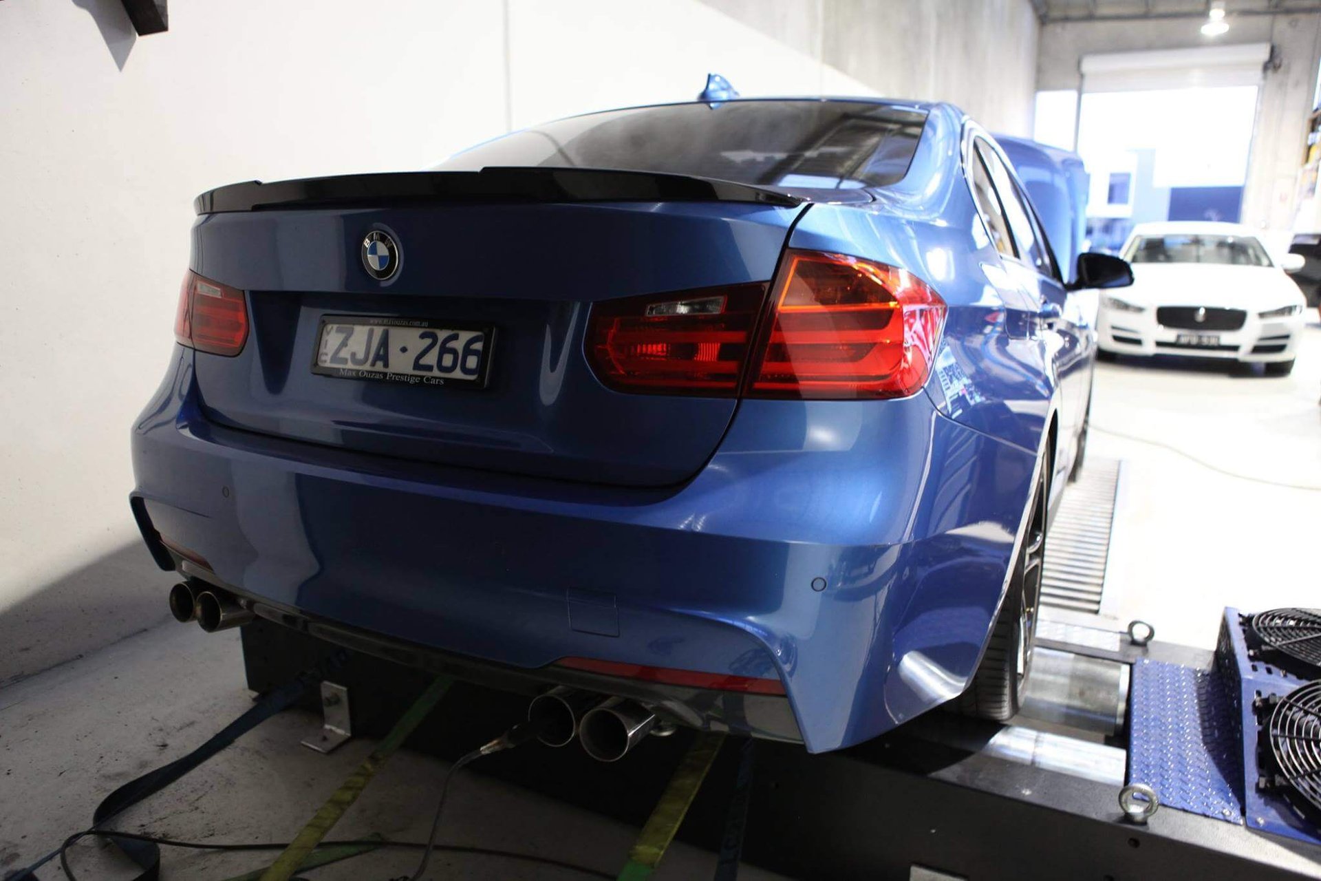 BMW 328i