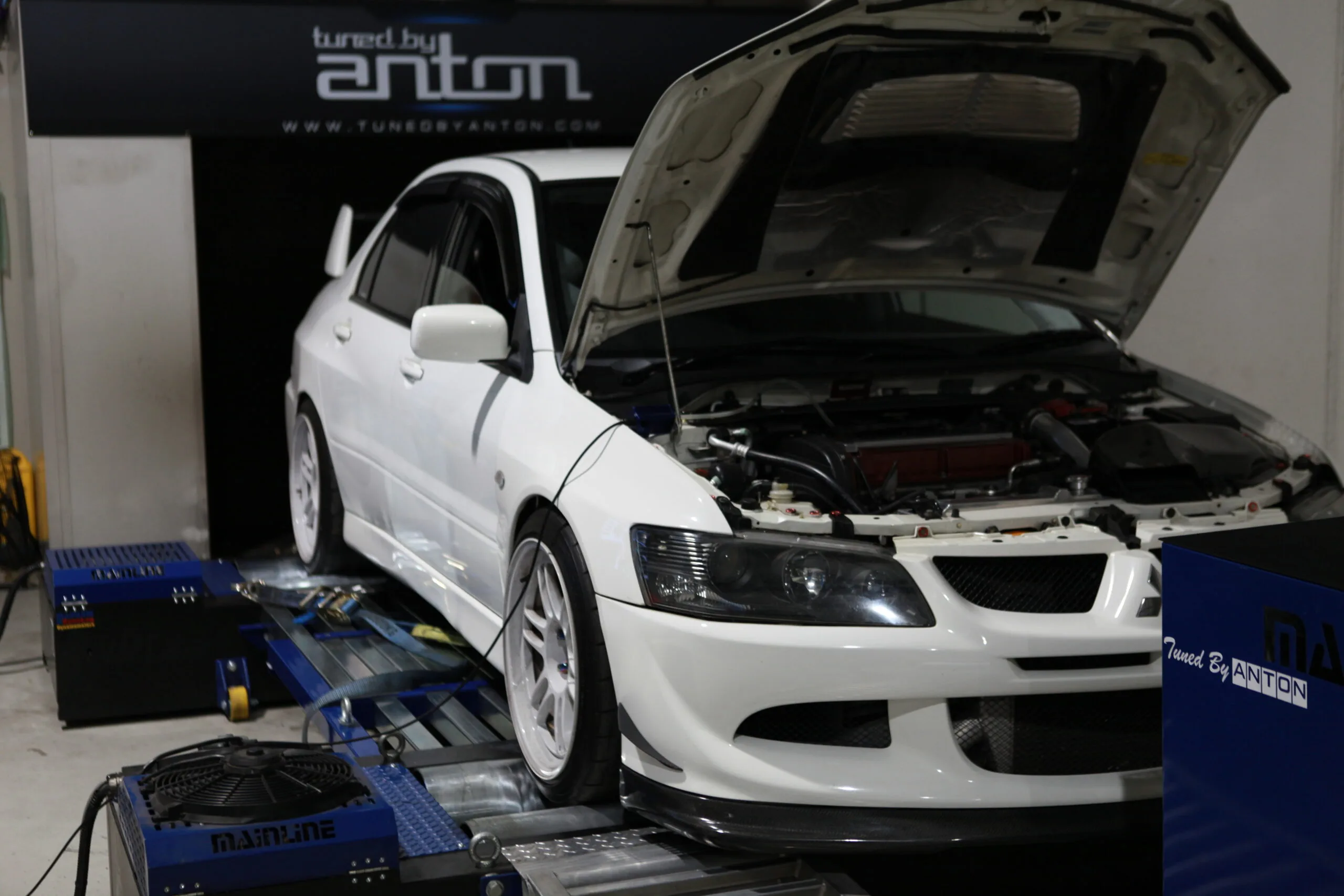 Mitsubishi Evolution 8 — On the dyno