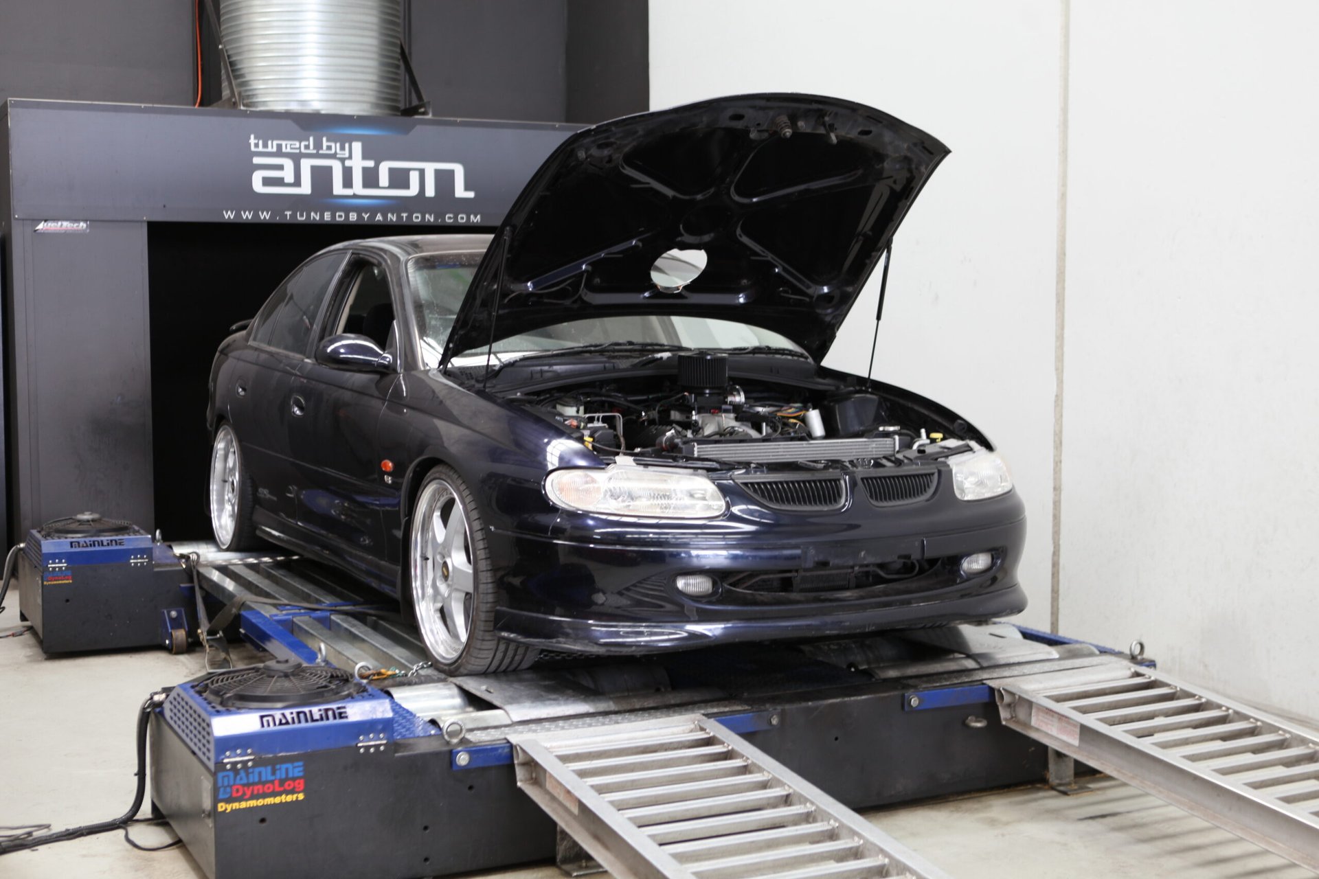 Holden Commodore VT — On the dyno